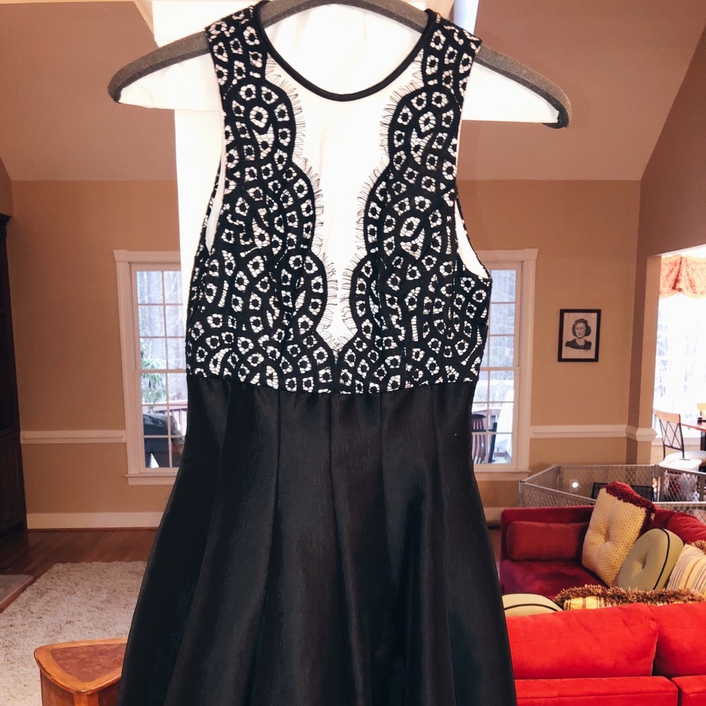 ♣️Black and White Lacy Short Prom Dress ♣️